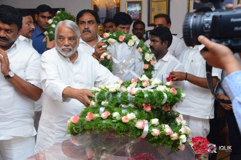 Celebrities-Pay-Homage-to-Vijaya-Nirmala-Garu